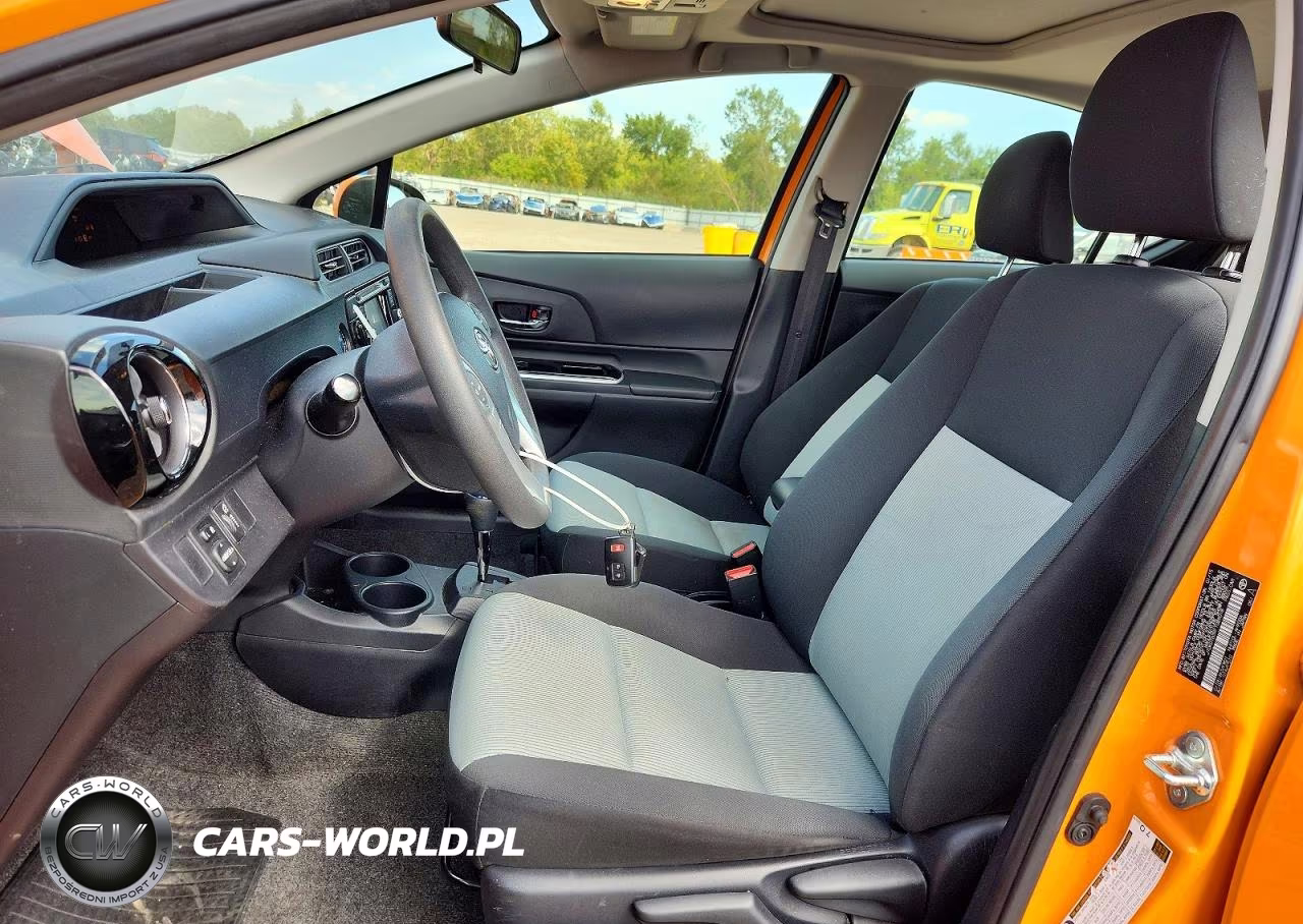 2015 Toyota Prius C Three VIN:JTDKDTB3XF1089018 - 7