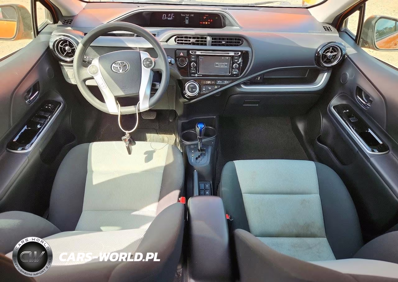 2015 Toyota Prius C Three VIN:JTDKDTB3XF1089018 - 8