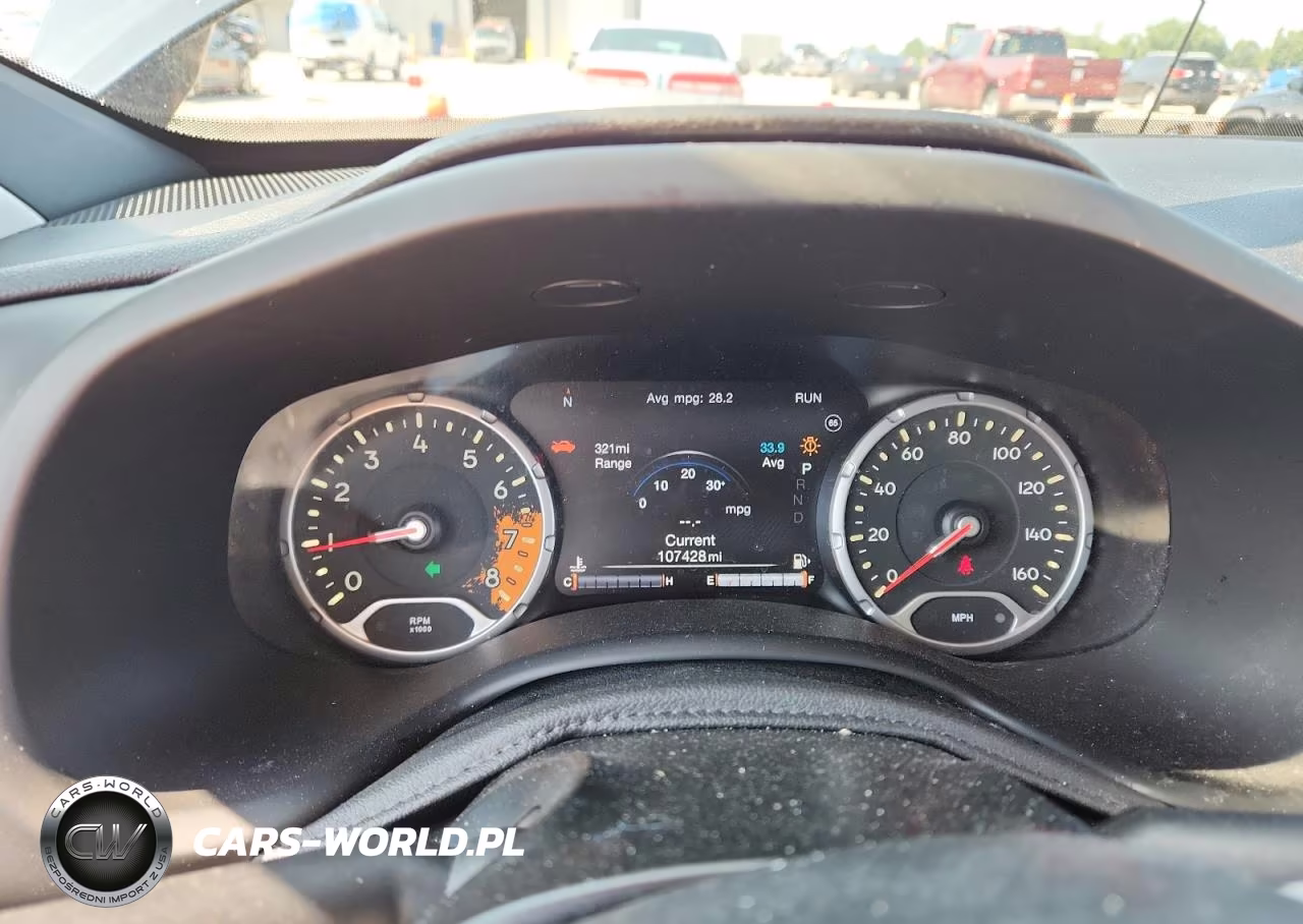 2018 Jeep Renegade Latitude VIN:ZACCJBBBXJPG74768 - 9