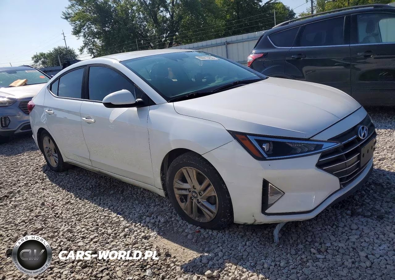 2019 Hyundai Elantra Sel VIN:5NPD84LF0KH460024 - 4