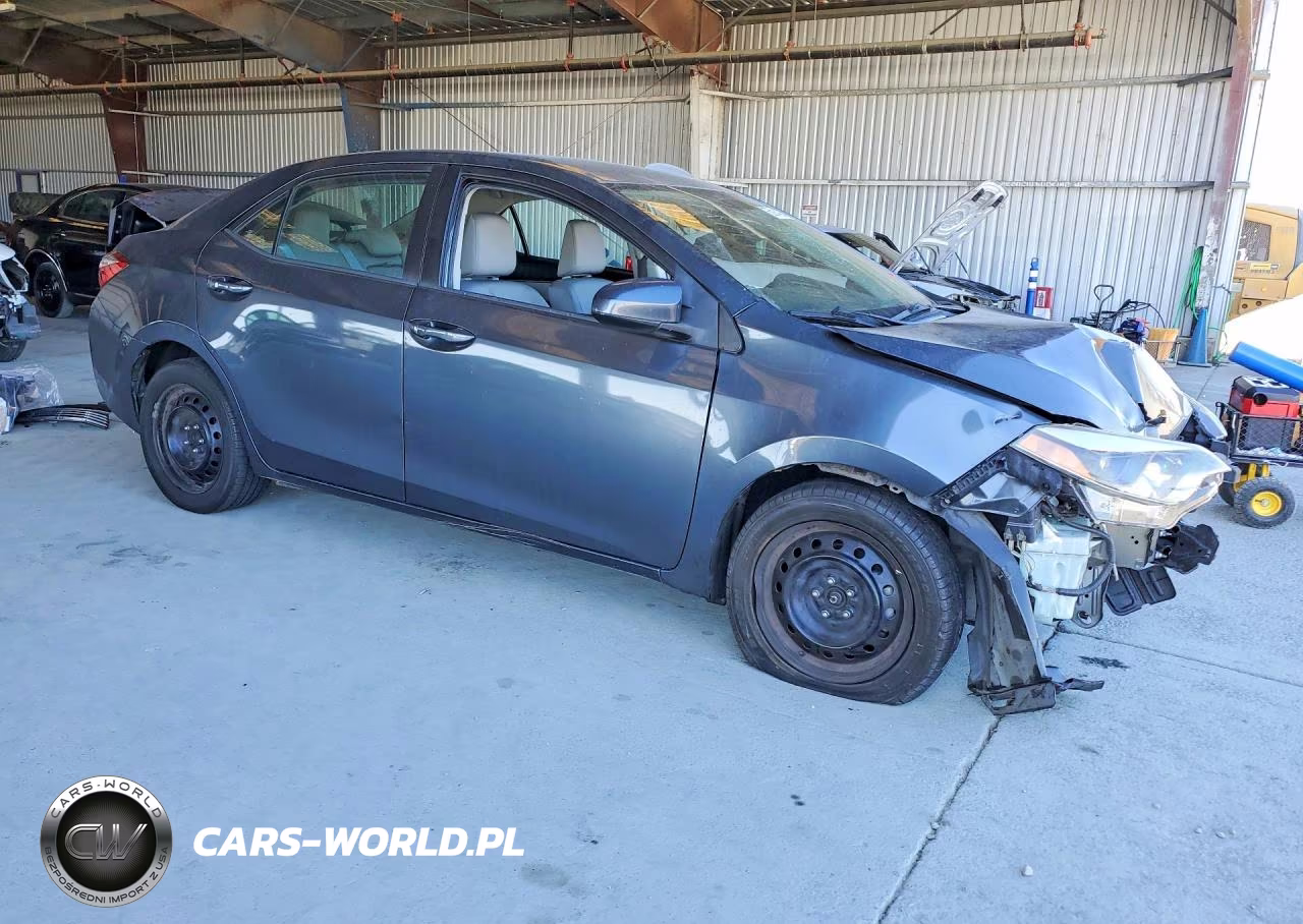 2015 Toyota Corolla Le VIN:5YFBURHE8FP251896 - 4