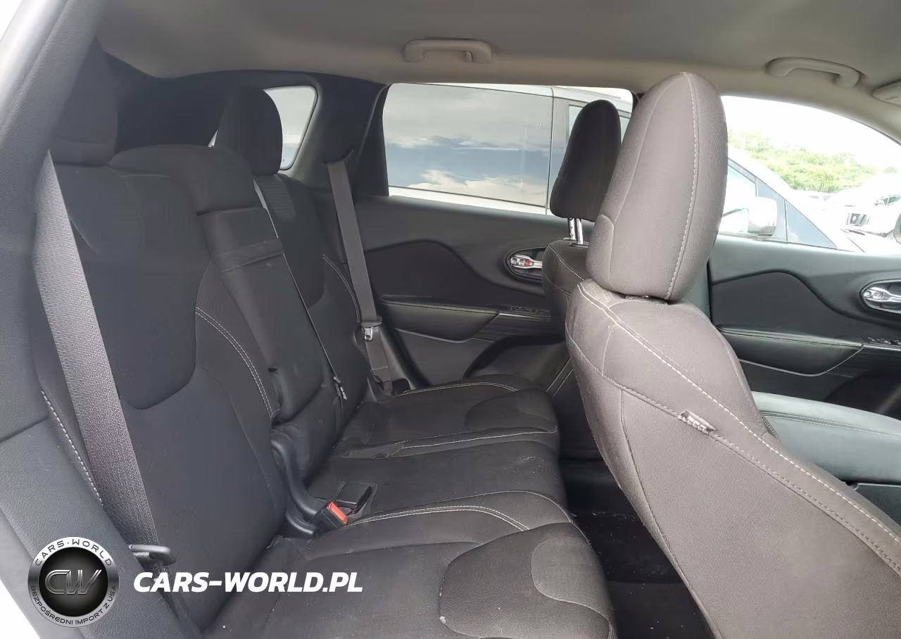 2016 Jeep Cherokee Latitude VIN:1C4PJMCB7GW296223 - 11