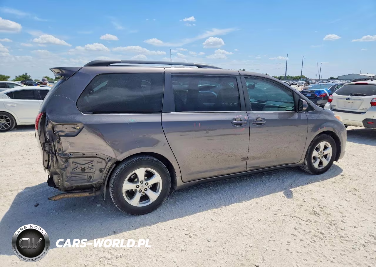 2013 Toyota Sienna Le VIN:5TDKK3DC3DS377871 - 3