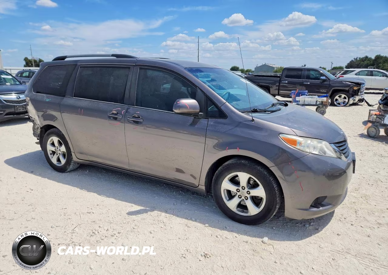 2013 Toyota Sienna Le VIN:5TDKK3DC3DS377871 - 4