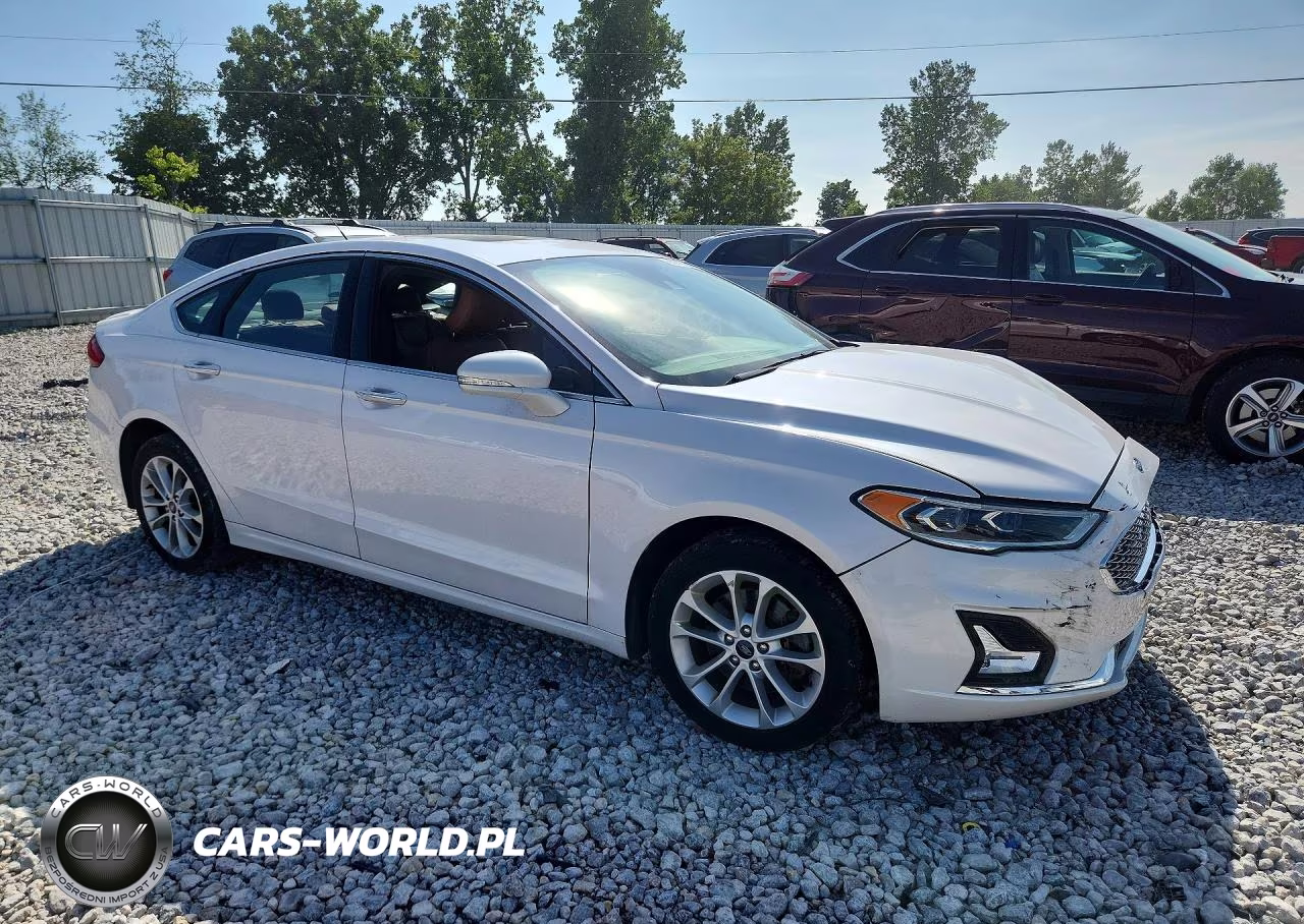 2019 Ford Fusion Titanium VIN:3FA6P0SU5KR145548 - 4
