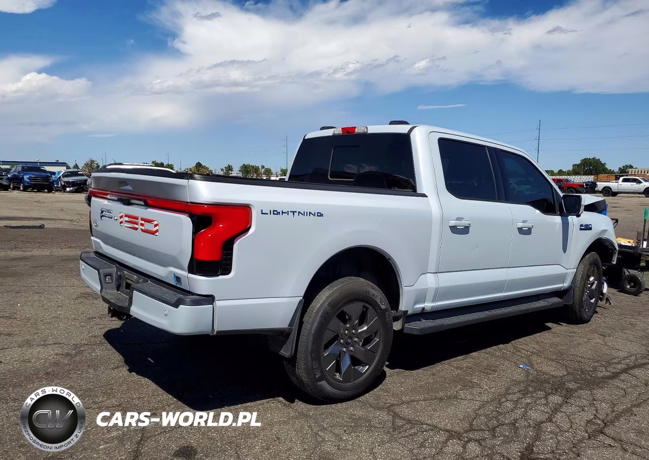 2025 Ford F150 Lightning Lariat VIN:1FT6W5L70SWG19213 - 3