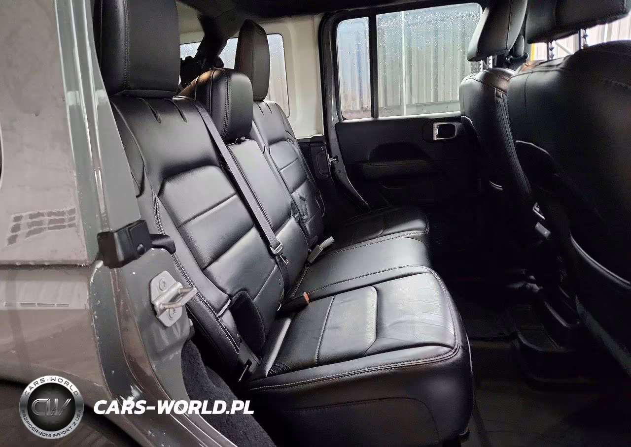 2018 Jeep Wrangler Unlimited Sahara VIN:1C4HJXEG4JW274248 - 10