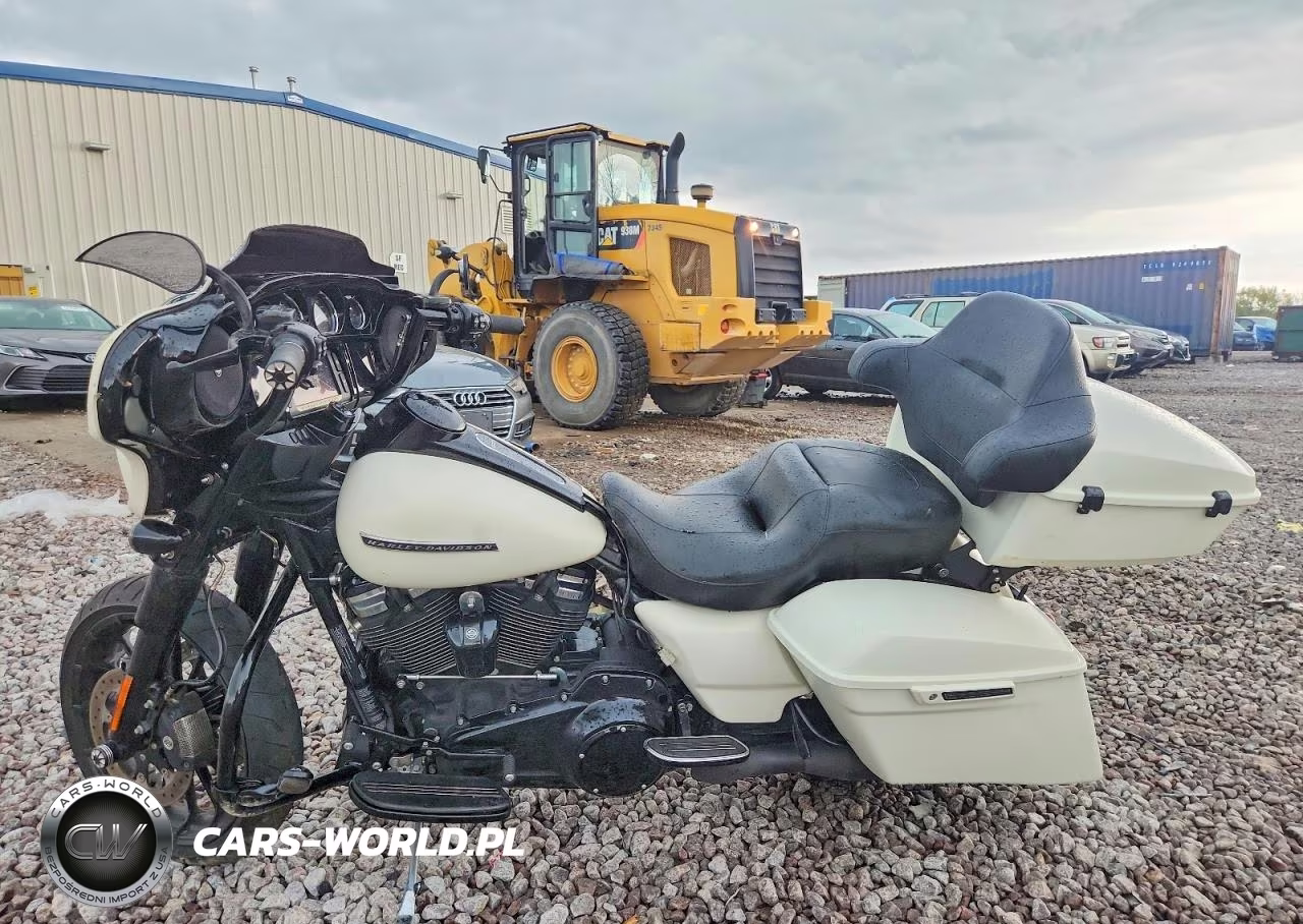 2018 Harley-Davidson Flhxs Street Glide Special VIN:1HD1KRC1XJB637456 - 3