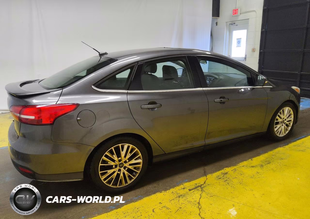 2015 Ford Focus Titanium VIN:1FADP3J27FL200966 - 3