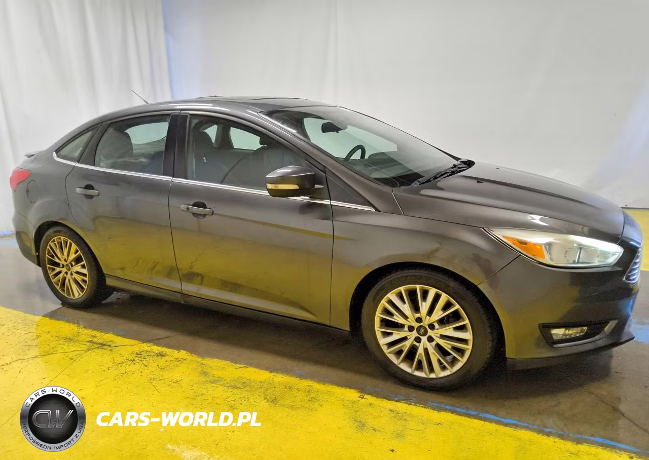 2015 Ford Focus Titanium VIN:1FADP3J27FL200966 - 4