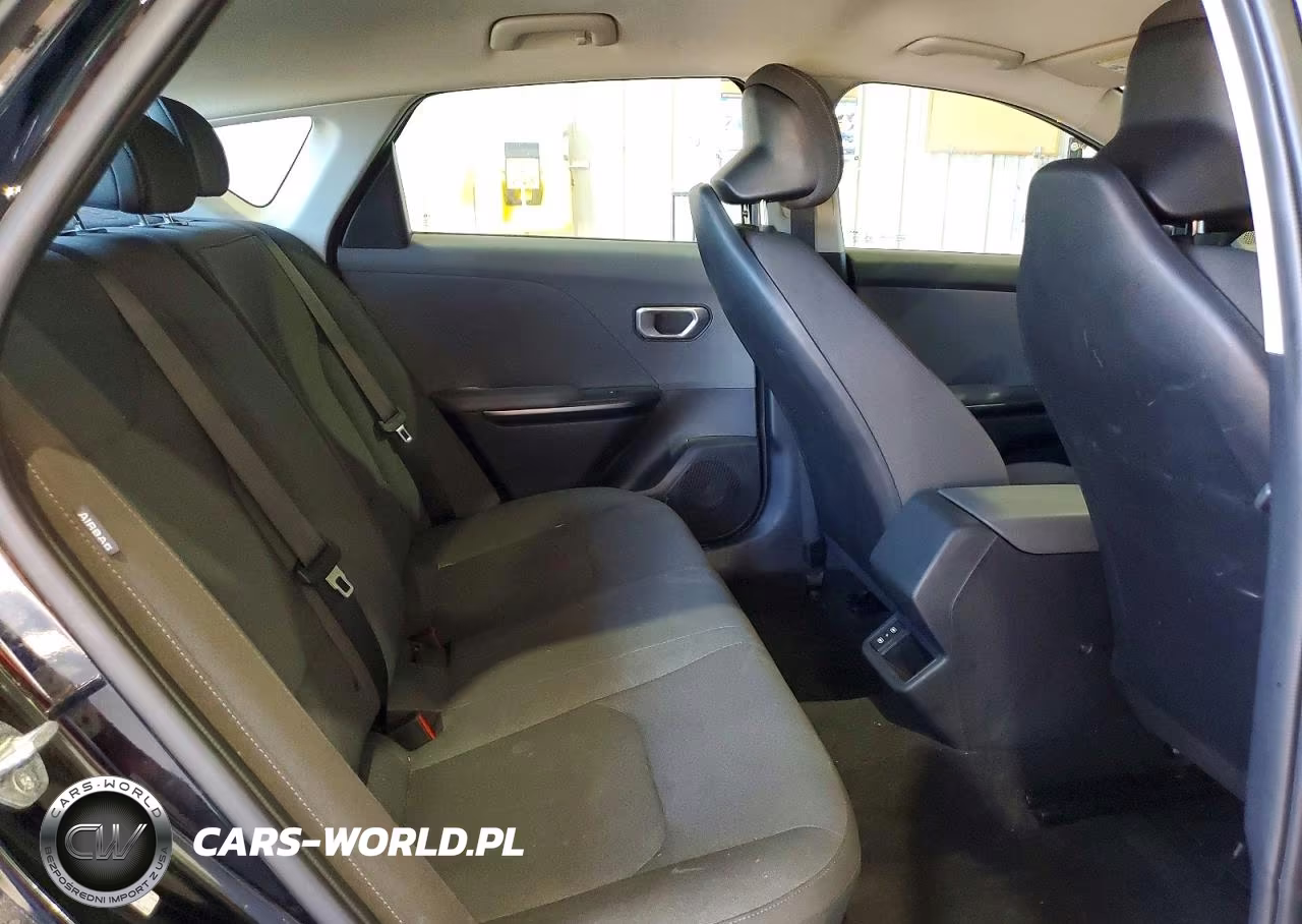 2025 Kia K4 Lxs VIN:3KPFT4DE2SE060807 - 10