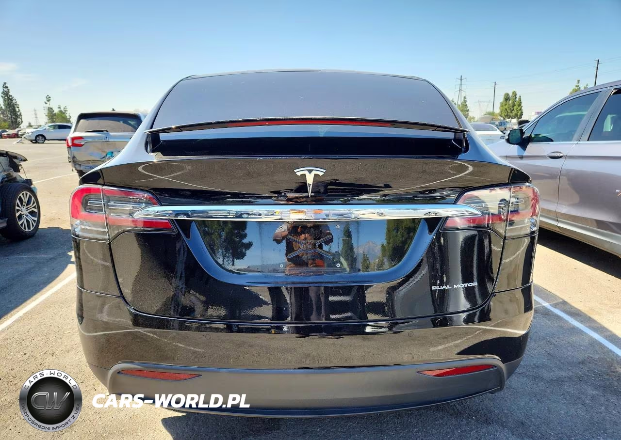 2020 Tesla Model X VIN:5YJXCAE24LF247579 - 6