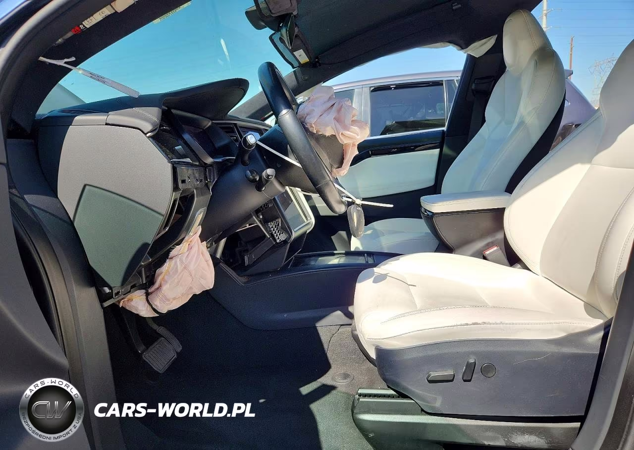 2020 Tesla Model X VIN:5YJXCAE24LF247579 - 7