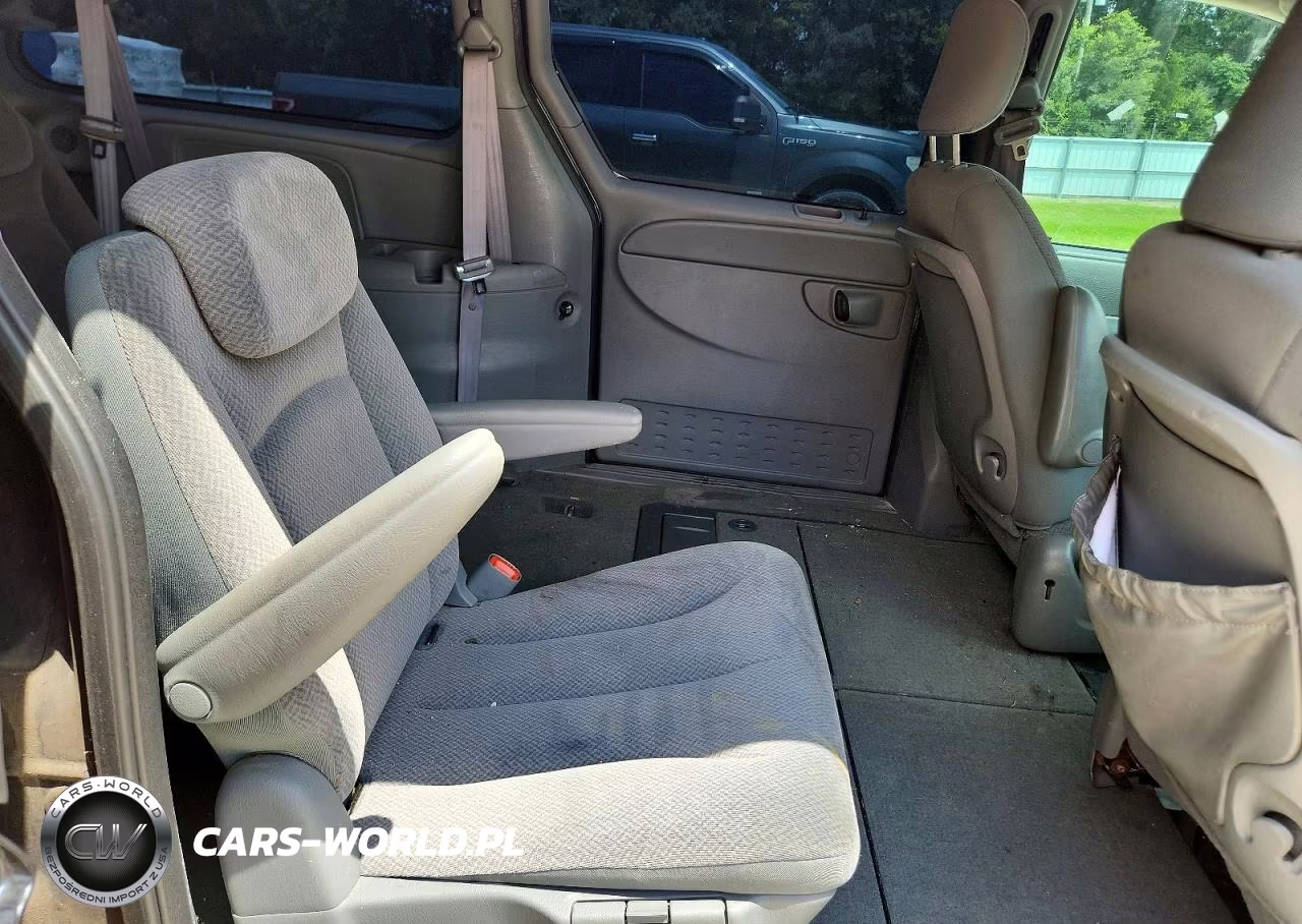 2005 Chrysler Town & Country Lx VIN:2C8GP44R95R136164 - 11