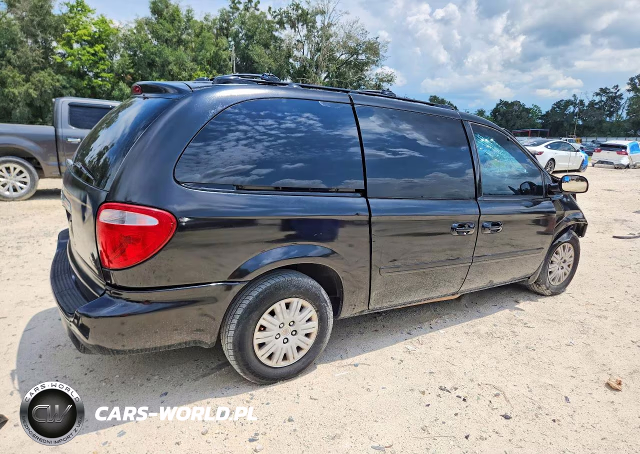2005 Chrysler Town & Country Lx VIN:2C8GP44R95R136164 - 3