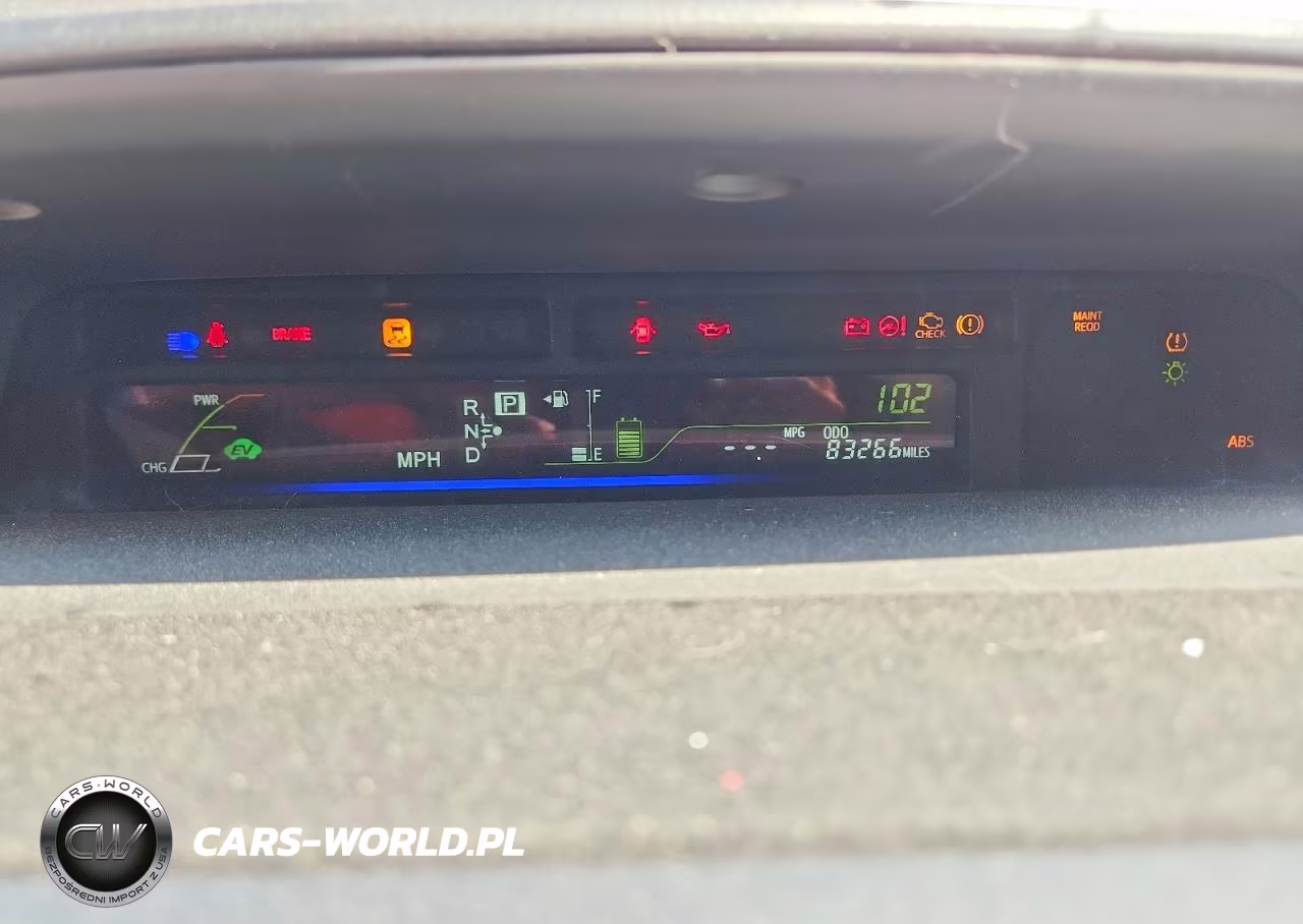 2017 Toyota Prius V Two VIN:JTDZN3EU4HJ056521 - 9