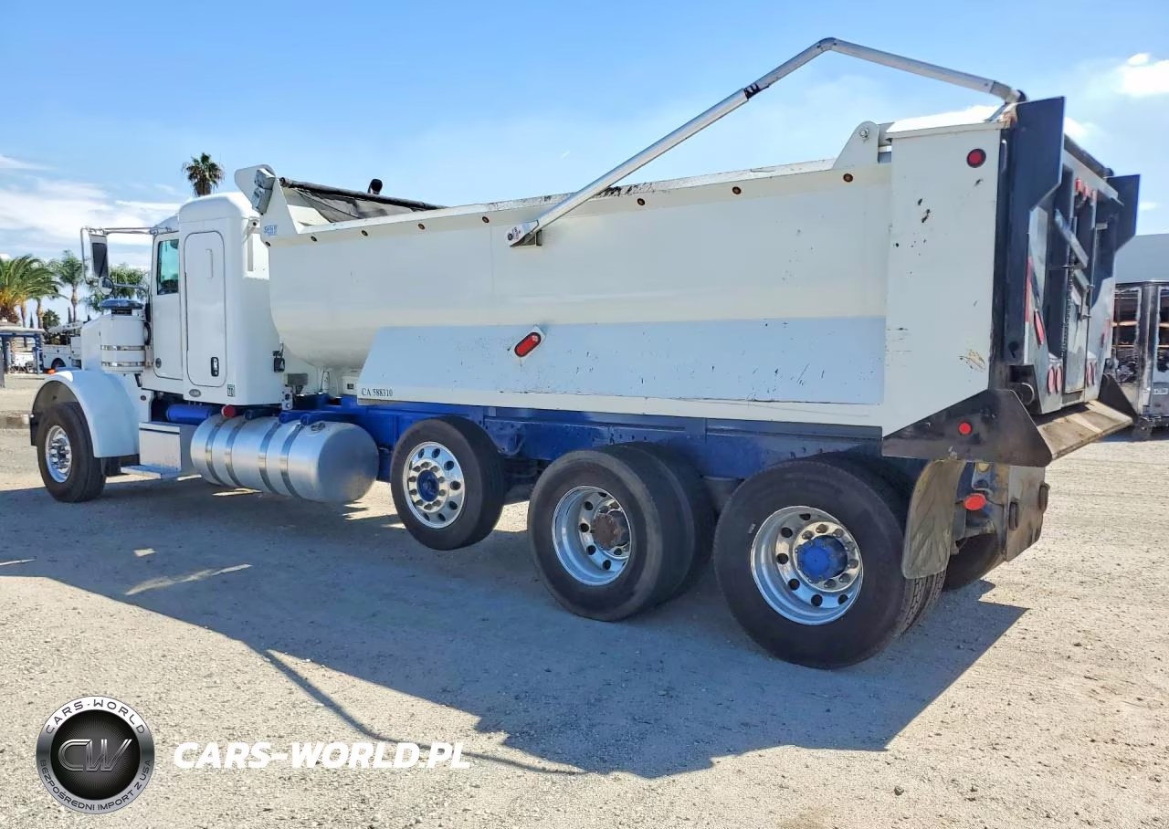 2011 Peterbilt 367 - Semi Truck VIN:1XPTD49X1BD117136 - 2