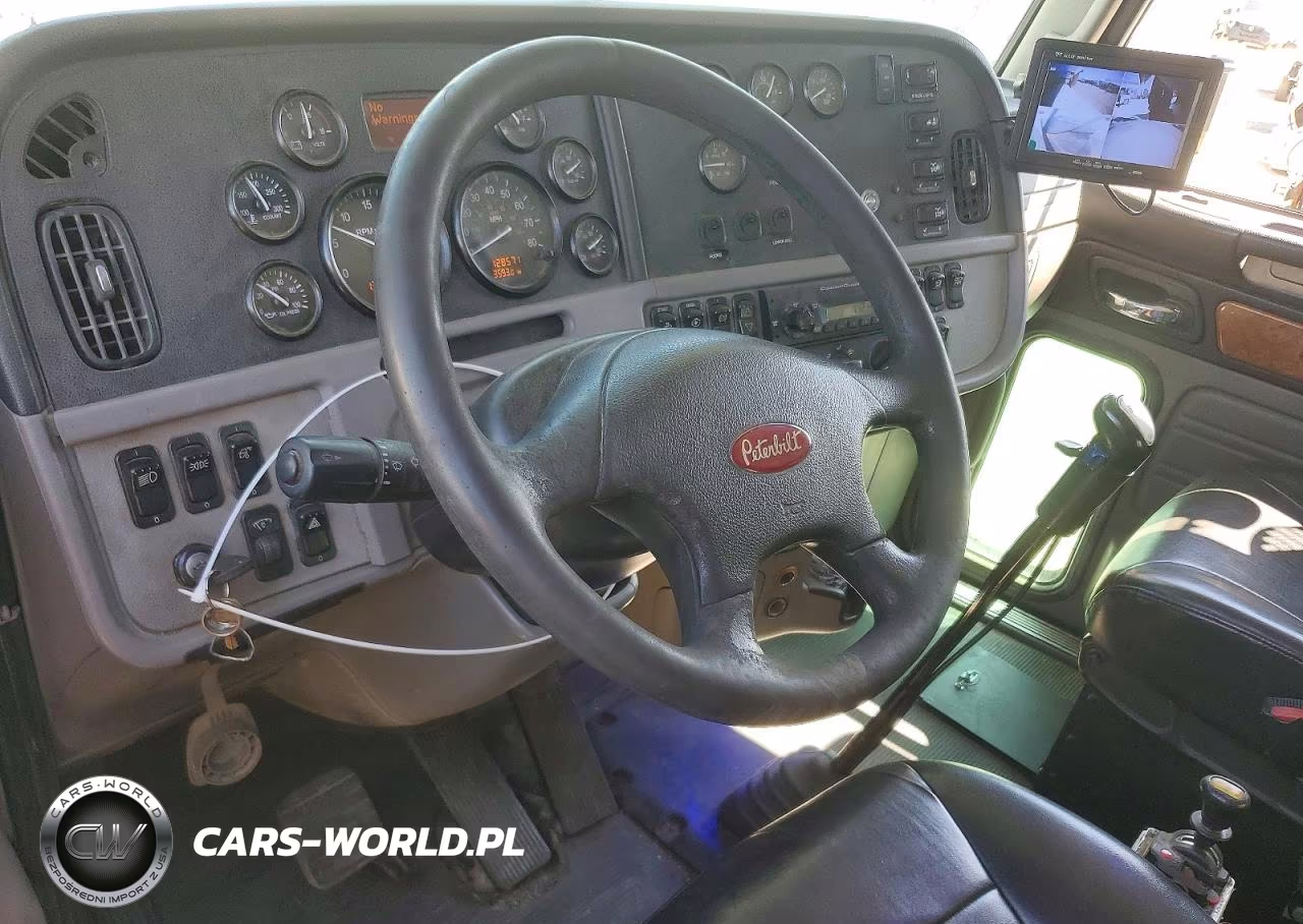 2011 Peterbilt 367 - Semi Truck VIN:1XPTD49X1BD117136 - 8