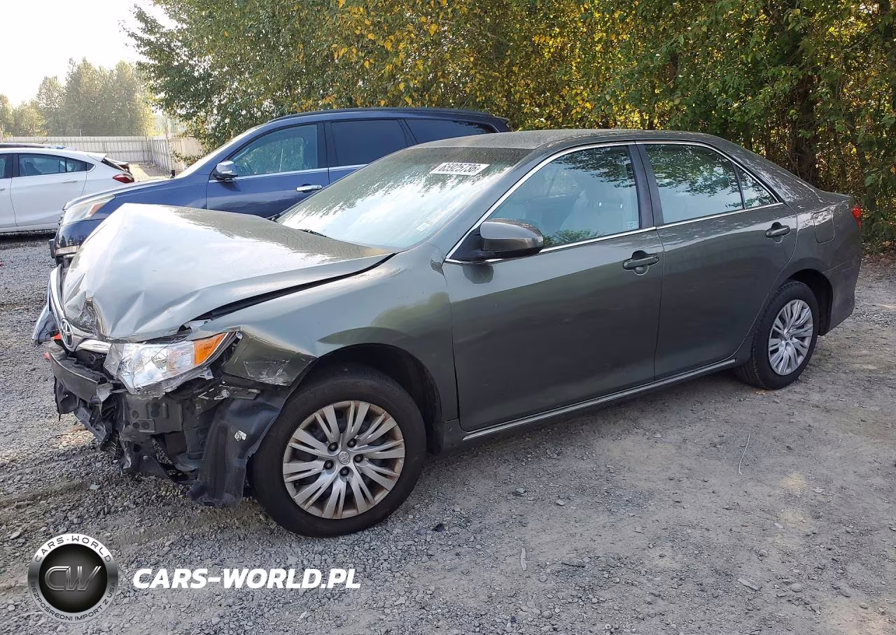 2014 Toyota Camry Le – zdjęcie 1 z 13