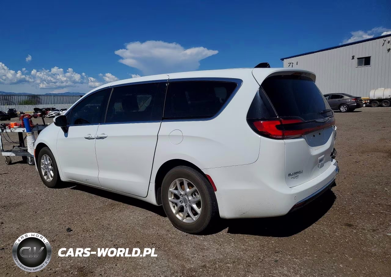 2023 Chrysler Pacifica Touring L VIN:2C4RC1BG8PR558659 - 2