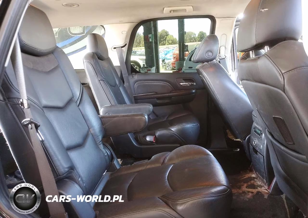 2007 Cadillac Escalade Luxury VIN:1GYEC63827R392755 - 10