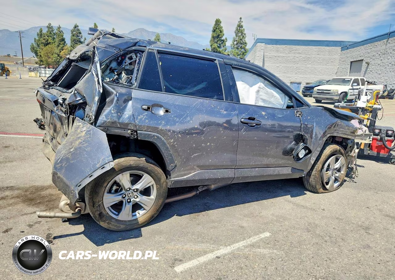 2022 Toyota Rav4 Xle VIN:2T3W1RFV4NC178898 - 3