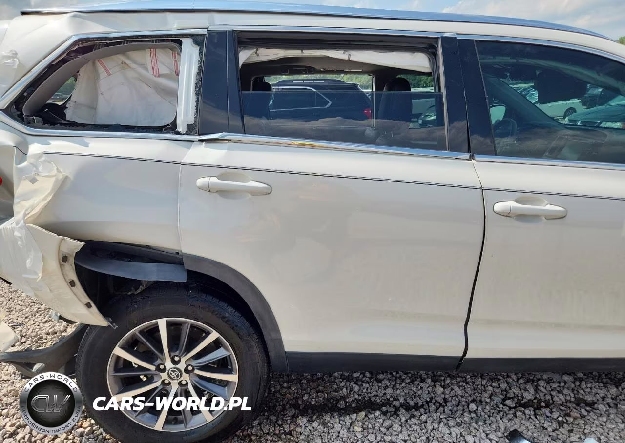 2019 Toyota Highlander Xle VIN:5TDKZRFH0KS569849 - 11