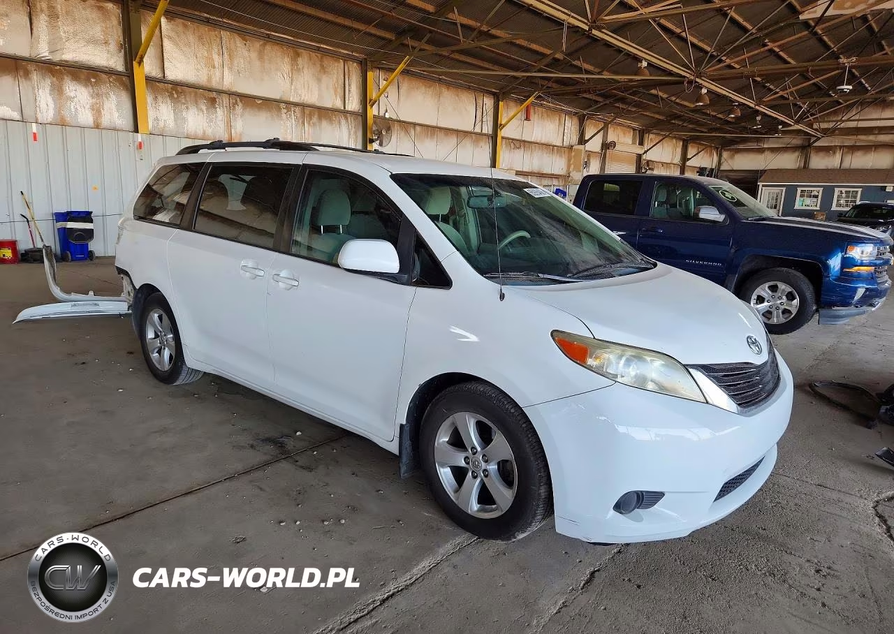 2014 Toyota Sienna Le VIN:5TDKK3DC9ES526947 - 4