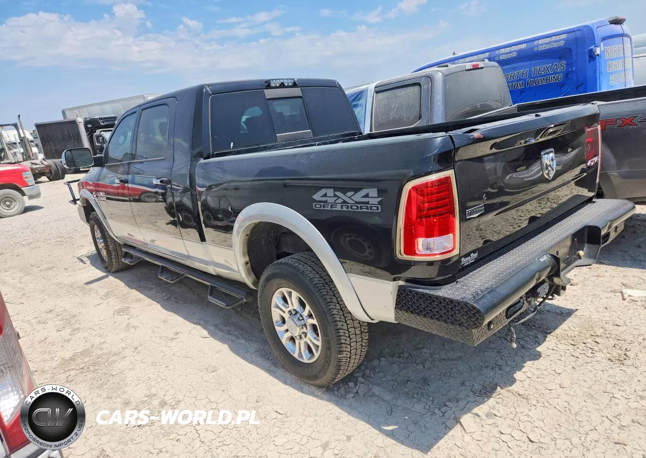 2017 Ram 2500 Laramie VIN:3C6UR5NLXHG588432 - 2