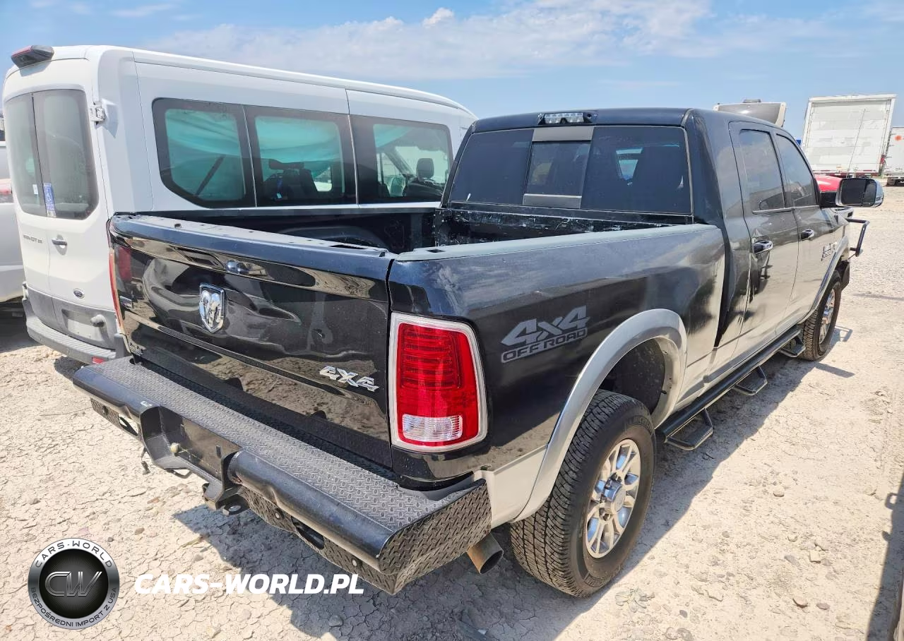 2017 Ram 2500 Laramie VIN:3C6UR5NLXHG588432 - 3