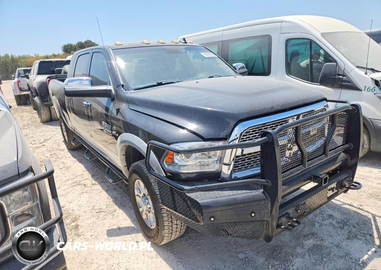 2017 Ram 2500 Laramie VIN:3C6UR5NLXHG588432 - 4