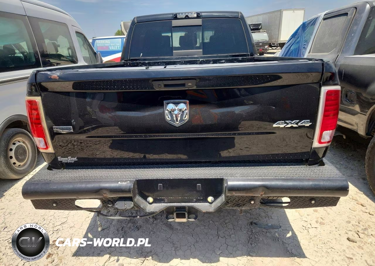 2017 Ram 2500 Laramie VIN:3C6UR5NLXHG588432 - 6