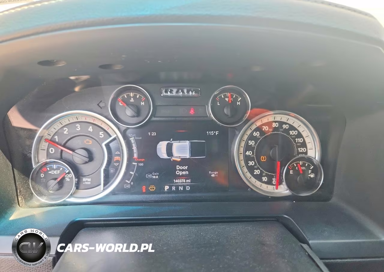 2017 Ram 2500 Laramie VIN:3C6UR5NLXHG588432 - 9