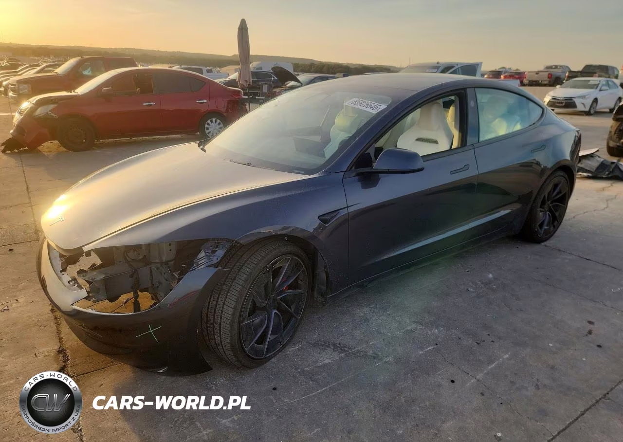 2025 Tesla Model 3 – zdjęcie 1 z 13
