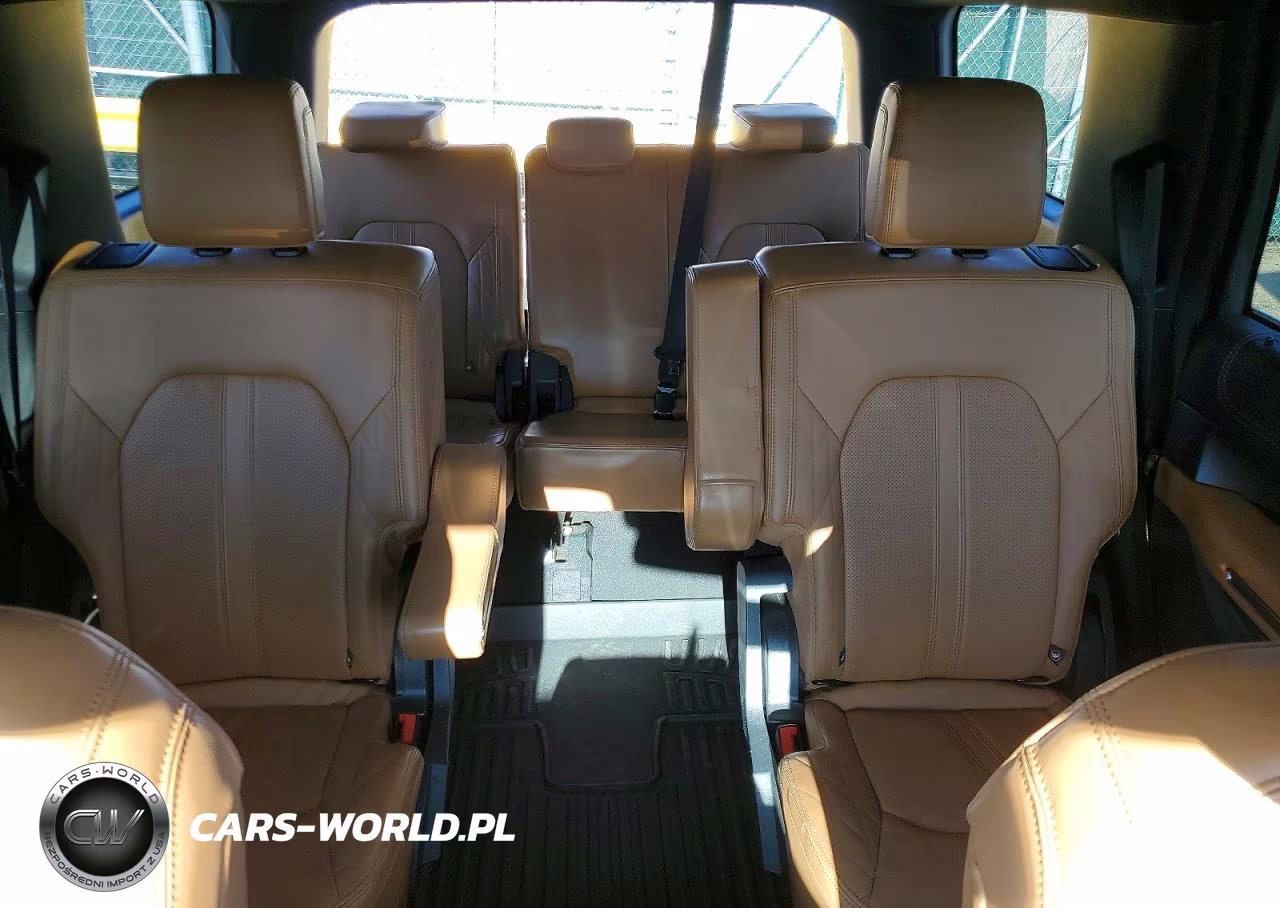 2023 Ford Expedition Platinum VIN:1FMJU1M8XPEA54090 - 10