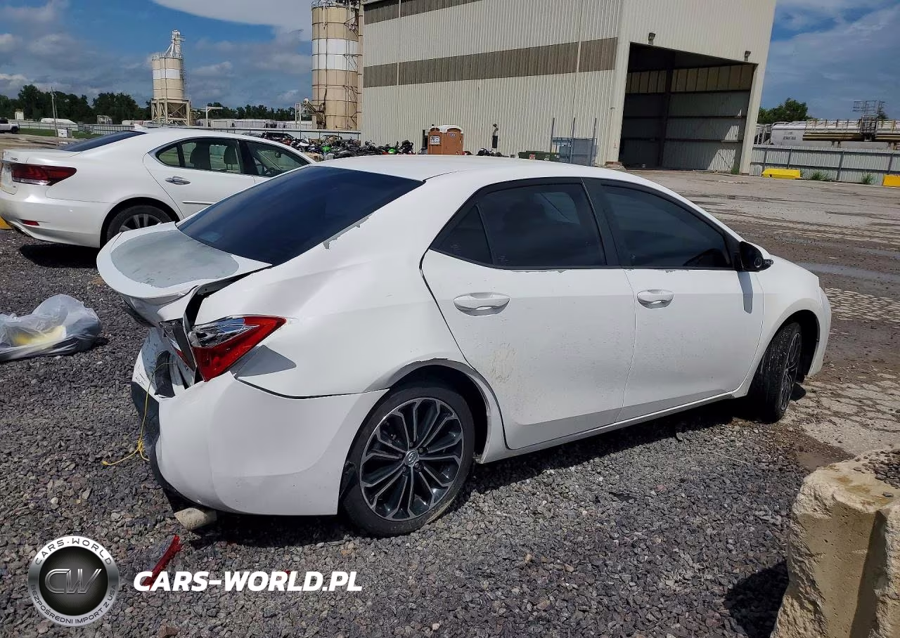 2015 Toyota Corolla S Plus VIN:5YFBURHE3FP180381 - 3
