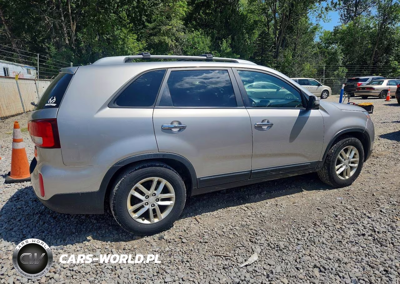 2014 Kia Sorento Lx VIN:5XYKT4A6XEG435765 - 3