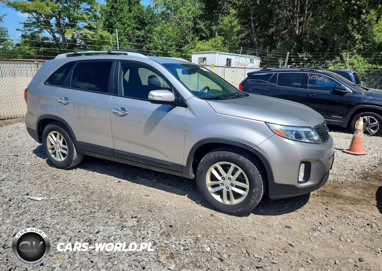 2014 Kia Sorento Lx VIN:5XYKT4A6XEG435765 - 4