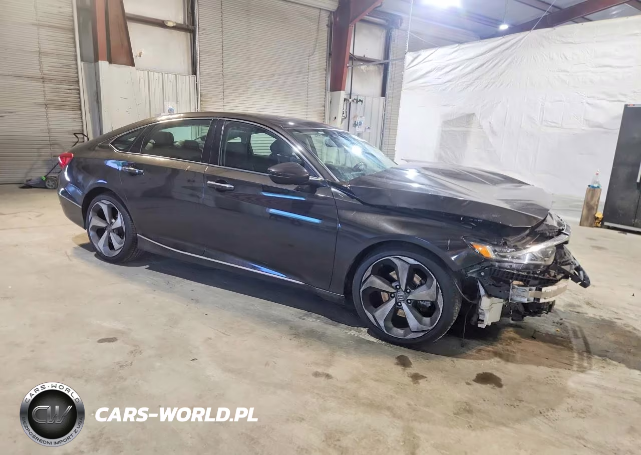 2018 Honda Accord Touring VIN:1HGCV1F99JA163950 - 4