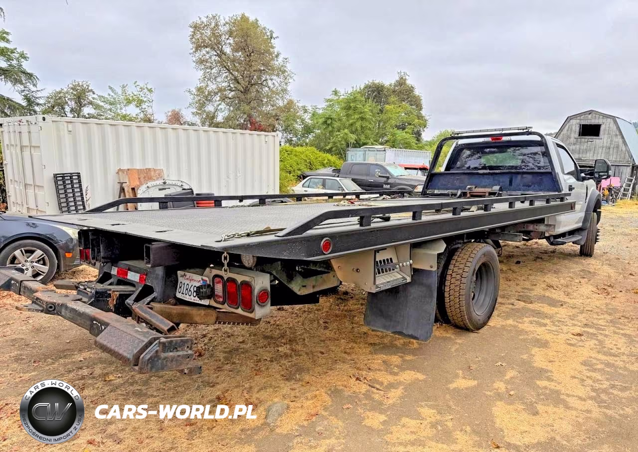 2018 Ford 550 Super Delivery Truck VIN:1FDUF5GY6JEB99810 - 4