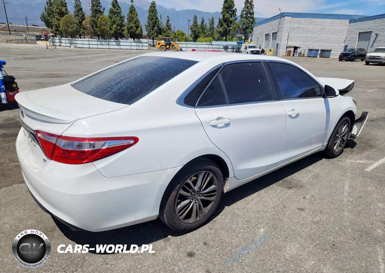 2017 Toyota Camry Se VIN:4T1BF1FK9HU345680 - 3