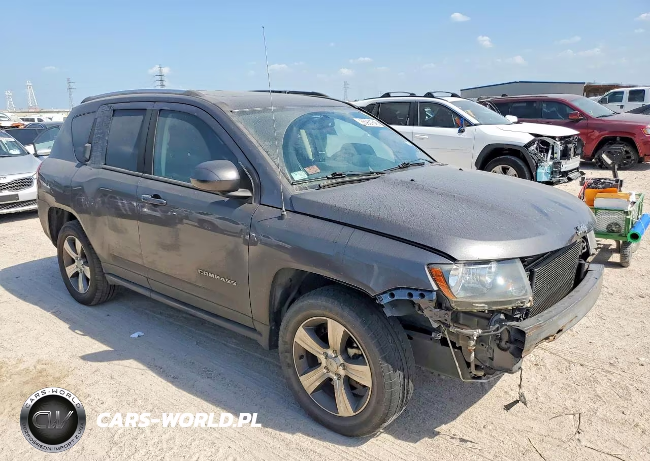 2016 Jeep Compass Latitude VIN:1C4NJCEA5GD783518 - 4