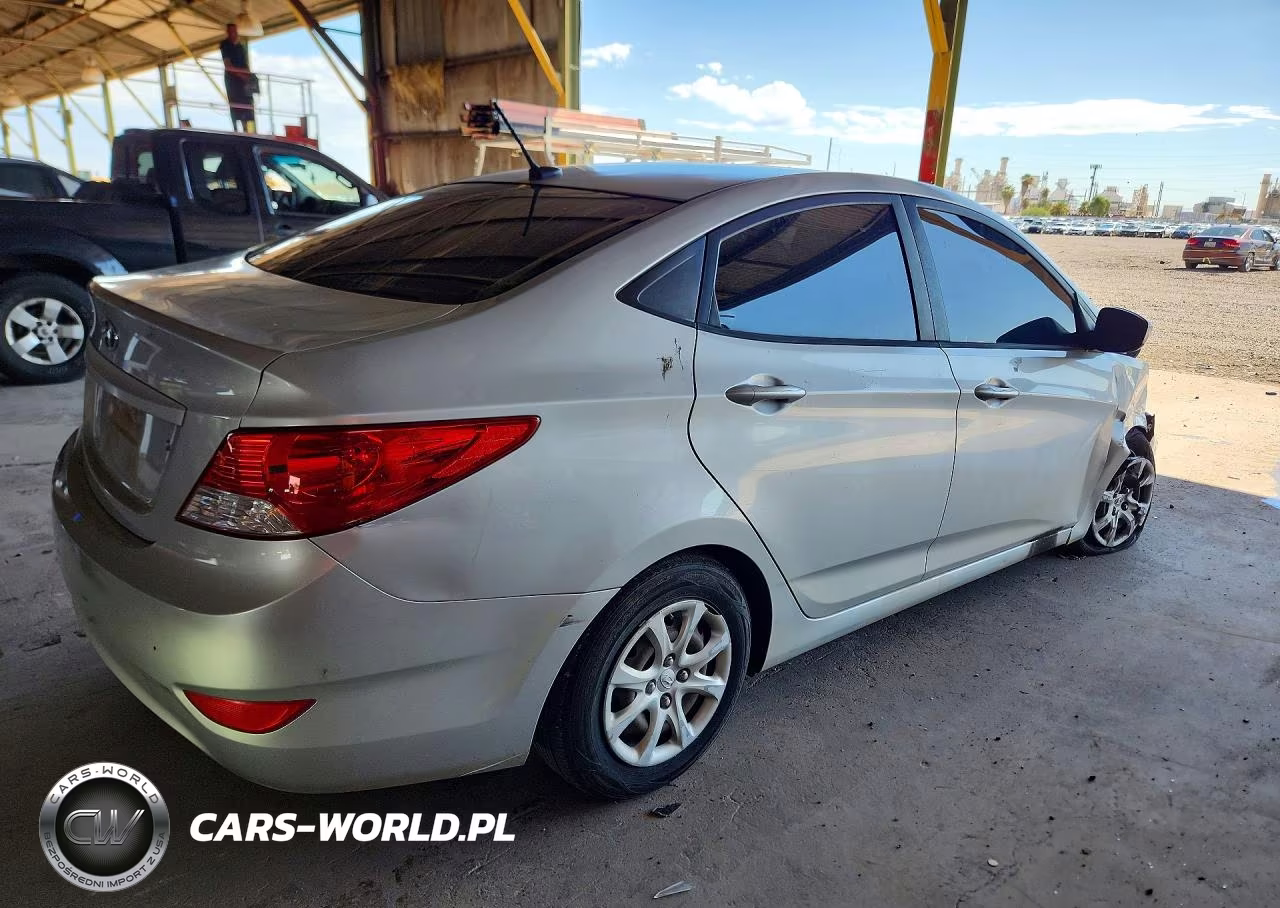 2013 Hyundai Accent Gls VIN:KMHCT4AEXDU558129 - 3