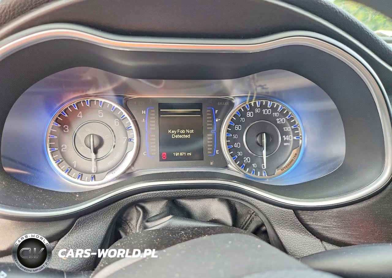 2015 Chrysler 200 Limited VIN:1C3CCCAB8FN690330 - 9