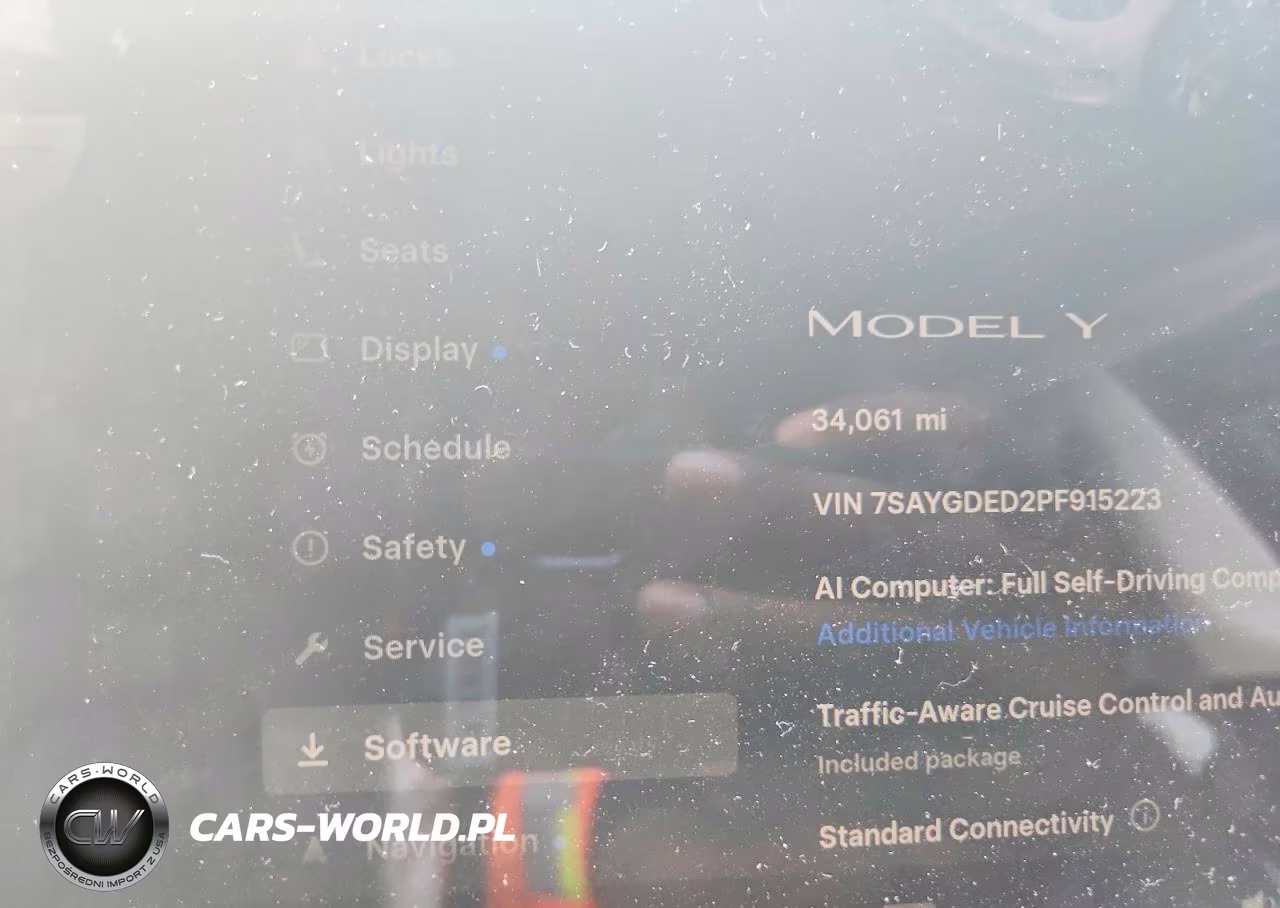2023 Tesla Model Y VIN:7SAYGDED2PF915223 - 9
