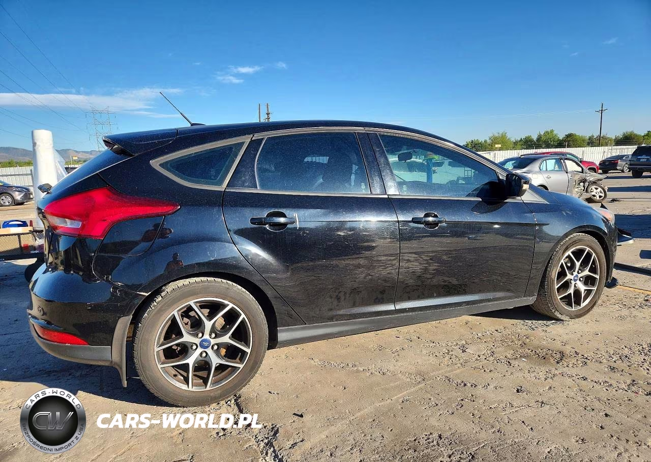 2017 Ford Focus Sel VIN:1FADP3M23HL219657 - 3