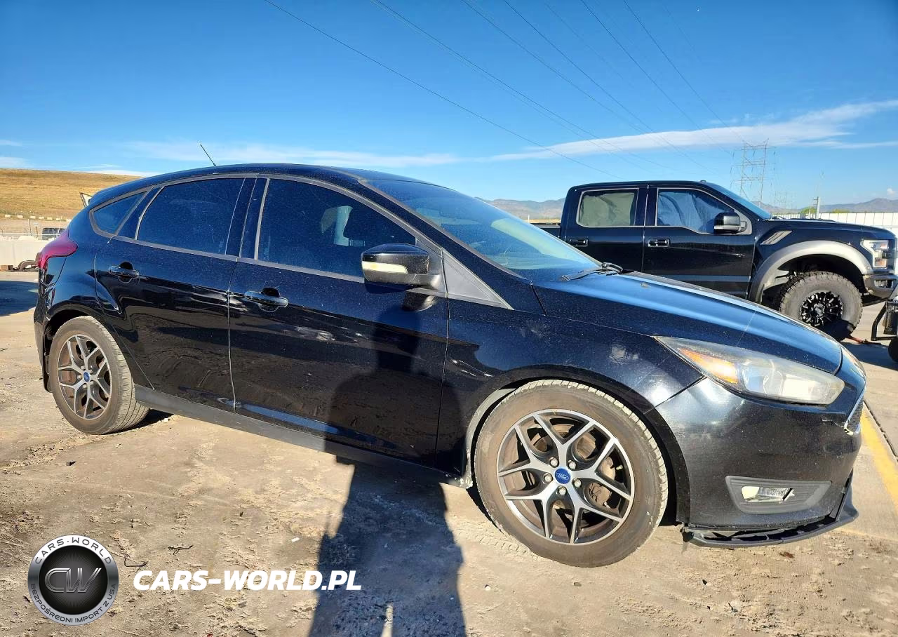 2017 Ford Focus Sel VIN:1FADP3M23HL219657 - 4