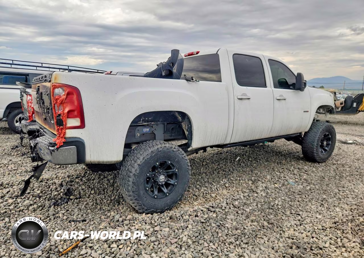 2008 GMC Sierra K2500 Heavy Duty VIN:1GTHK23618F125798 - 3