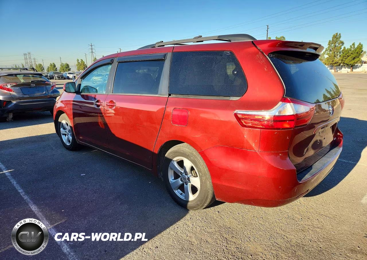 2017 Toyota Sienna Le VIN:5TDKZ3DC1HS807687 - 2