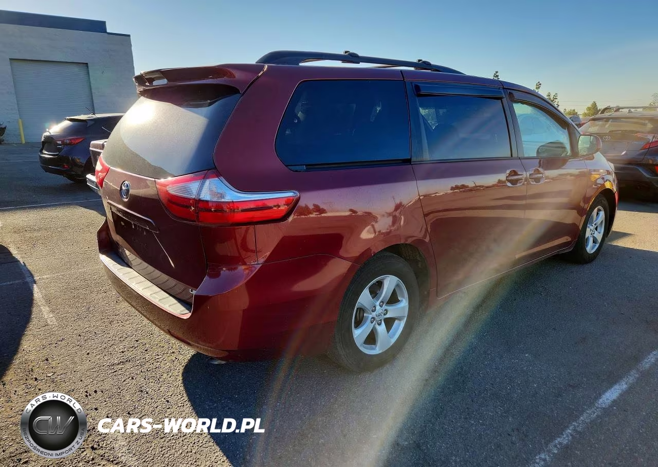 2017 Toyota Sienna Le VIN:5TDKZ3DC1HS807687 - 3